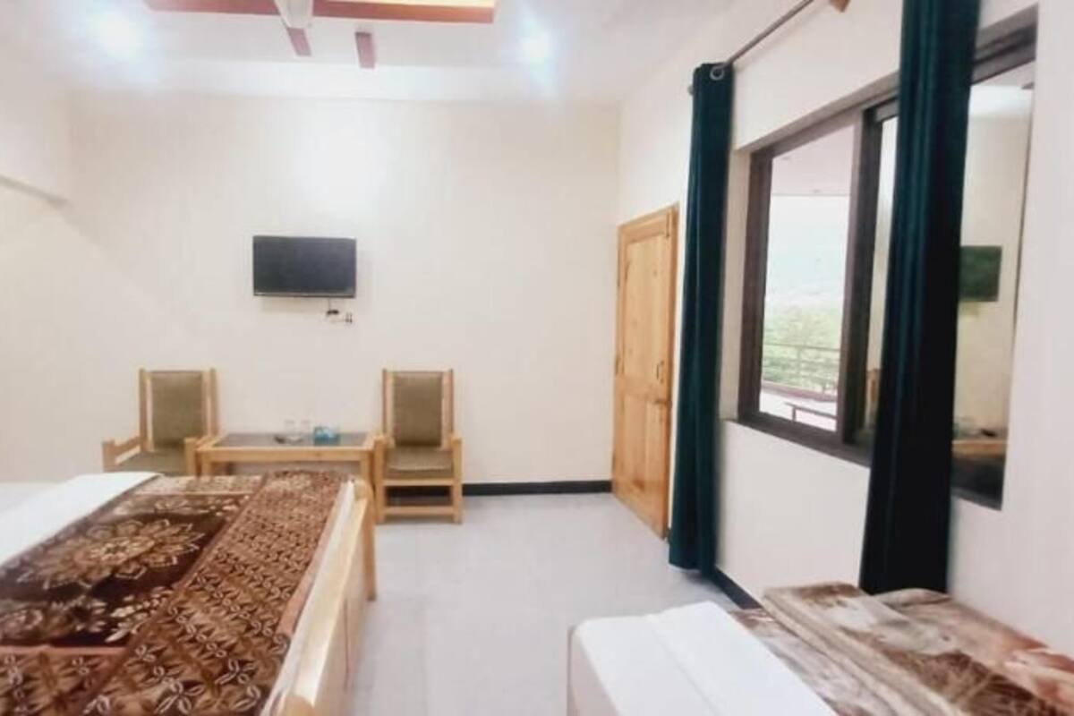Deluxe Double Room, Mountain View | Soundproofing, iron/ironing board, free WiFi