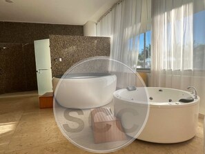 Shower, hair dryer, towels, soap - Beautiful beachfront condominium. (Nuevo Vallarta)