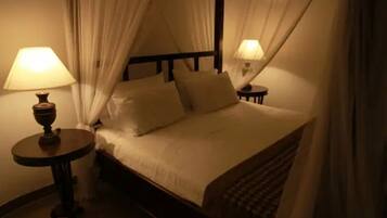 5 bedrooms, iron/ironing board, WiFi, bed sheets