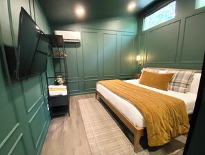 1 bedroom, free WiFi, bed sheets - The Patsy at High Bank – Cozy Elk Riverfront Tiny Cabin in Scenic Noel, MO (Noel)