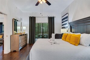 A hotel room with a large bed, a dresser, a mirror, and a balcony with a table and chairs. - 3 bed - Private Oasis - Completley Immaculate (Kissimmee)