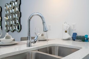 Apartment - Brand new 4 Bed With Loft Villa for all (Davenport)