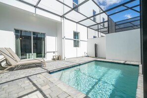 Apartment - Brand new 4 Bed With Loft Villa for all (Davenport)