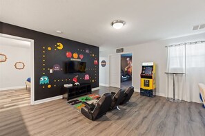 House | 8 bedrooms - New to Market-be Our First 5-star Review (Davenport)