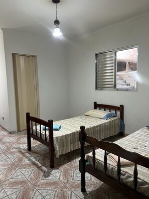 ベーシック ツインルーム | WiFi (無料)