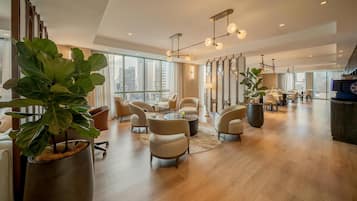 2 bars/lounges, cocktail bar, lobby lounge