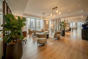 2 bars/lounges, cocktailbar, lobbylounge