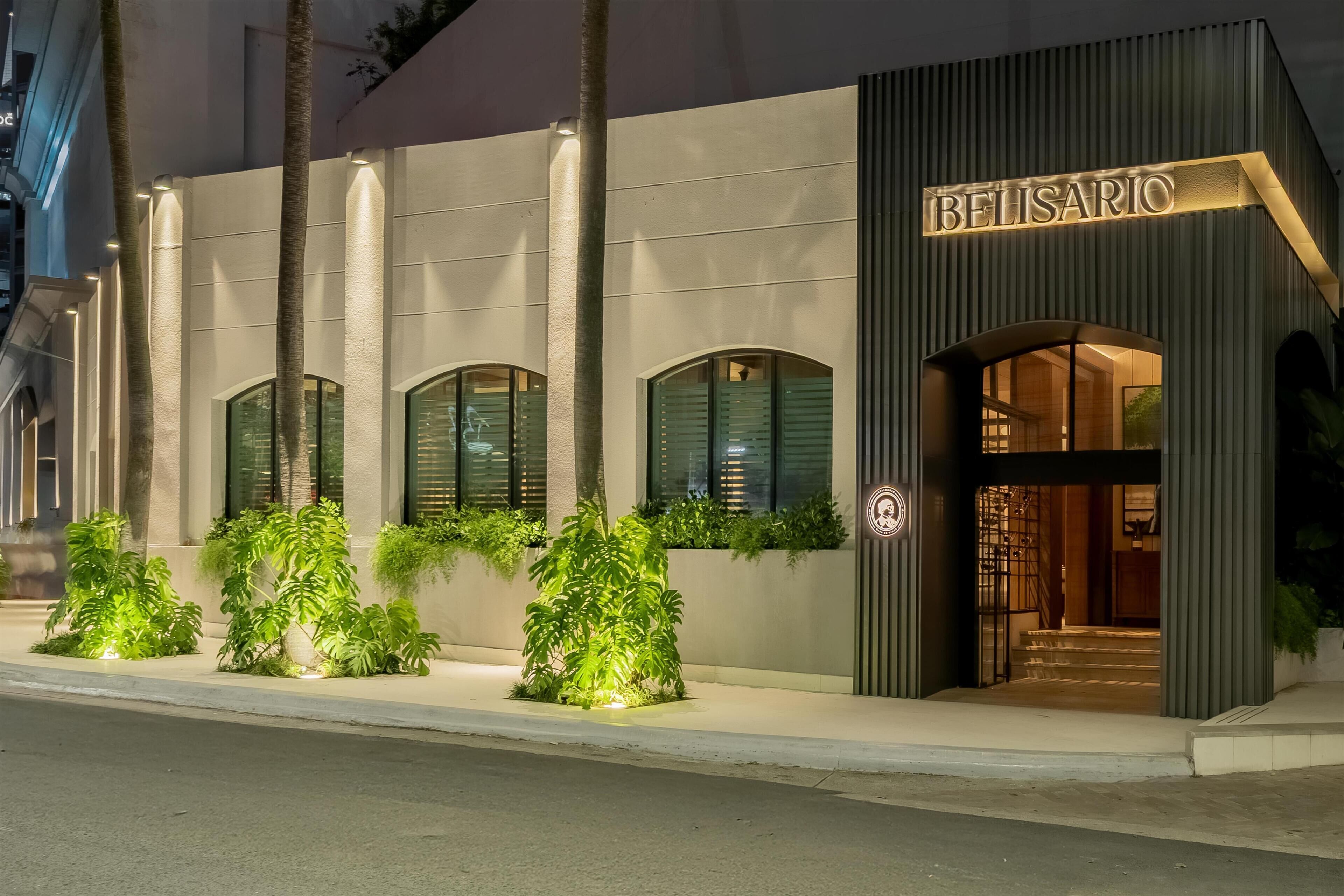 A modern building with a sign reading 'BELISARIO' and a well-lit entrance.