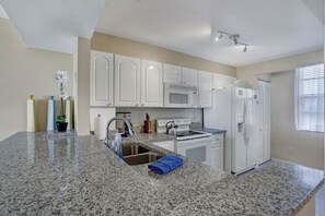 Microondas, horno, placa de cocina, lavavajillas