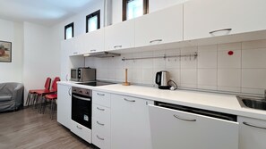 Kylskåp, ugn och diskmaskin