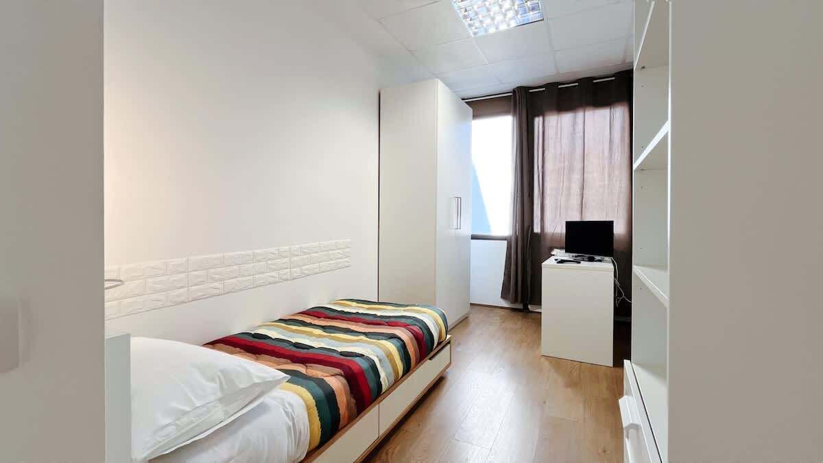 1 多间卧室、床单