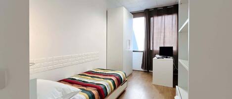 1 多间卧室、床单