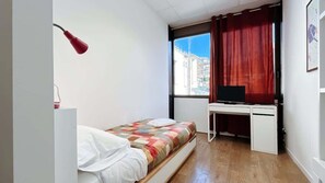 1 bedroom, iron/ironing board, bed sheets - Room Ercole - Affitti Brevi Italia (Lecco)