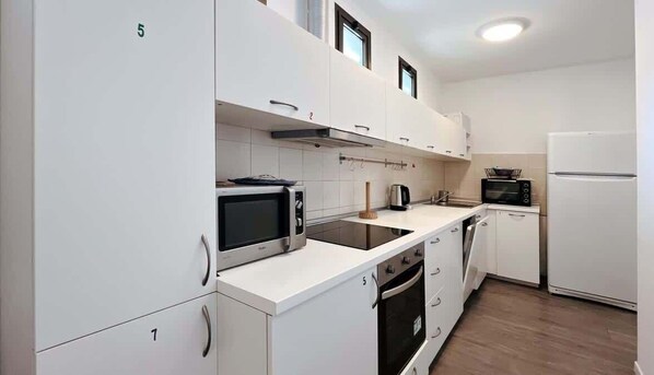 Private kitchen - Room Ercole - Affitti Brevi Italia (Lecco)