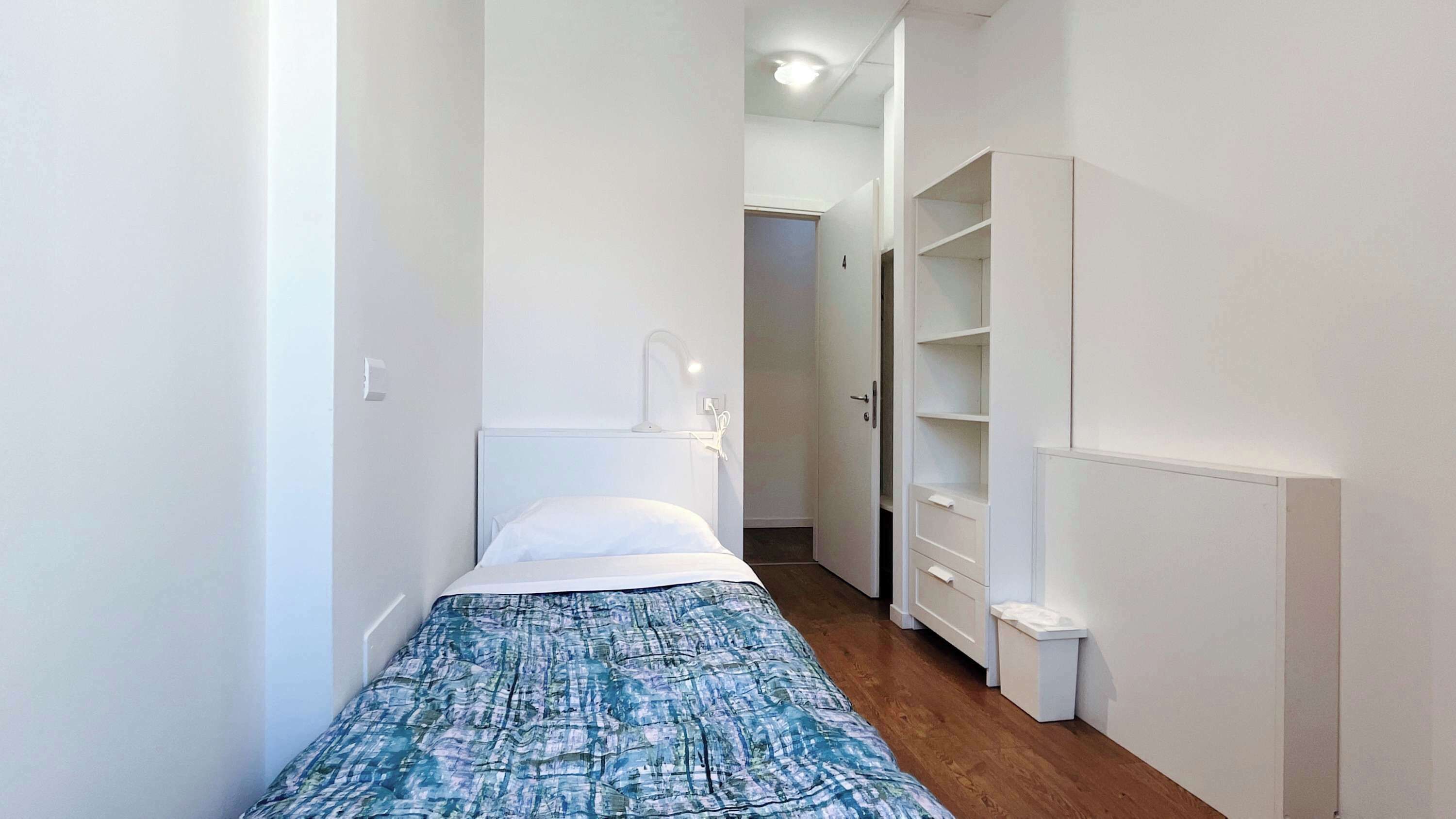 Fer et planche à repasser, accès Internet, draps fournis