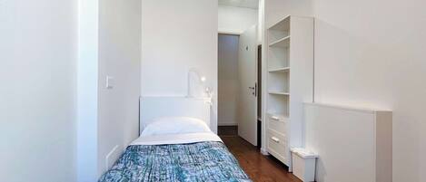 Bügeleisen/Bügelbrett, Internetzugang, Bettwäsche