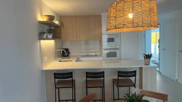 Cookware/dishes/utensils