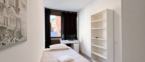 1 غرفة نوم ومكواة/لوح كي وملاءات أسرّة