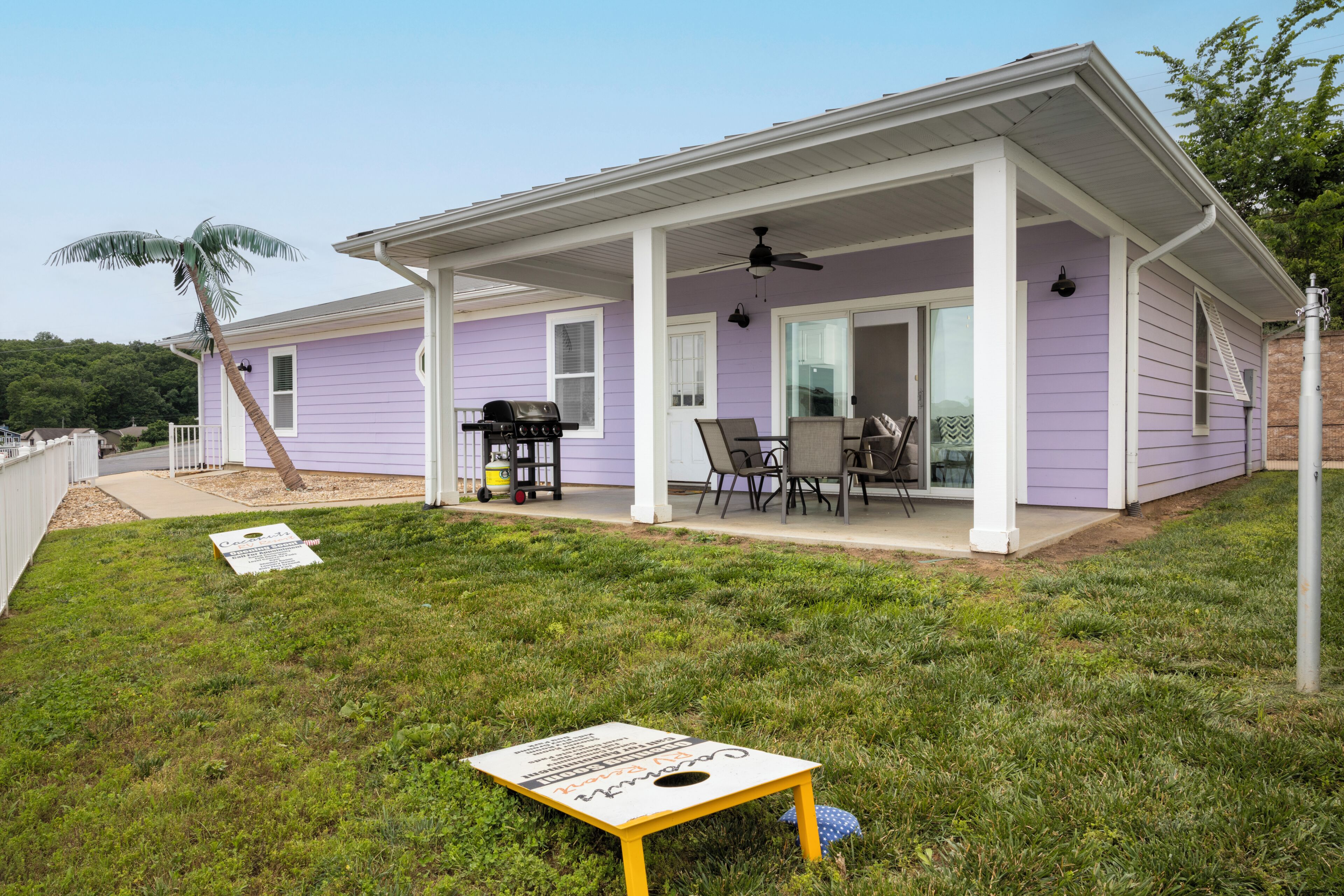 The Empress Lakeview | Terrace/patio