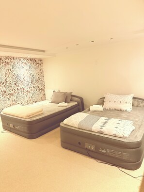 2 bedrooms, iron/ironing board, free WiFi, bed sheets - Cosy family stay at East Beach in Whiterock (Surrey)