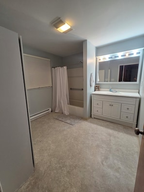 Towels, soap, shampoo, toilet paper