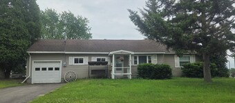 Charming 3-bedroom ranch style in a quiet school zone, with WiFi