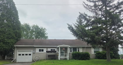 Charming 3-bedroom ranch style in a quiet school zone, with WiFi