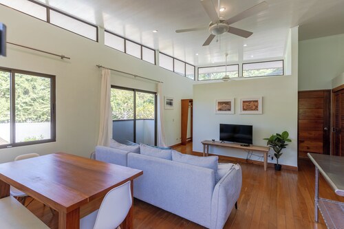 Cute Apt close to good coffee, surf, beach, shops & restaurants