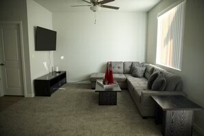Living area - Cozy Family Home

 (Vancouver)