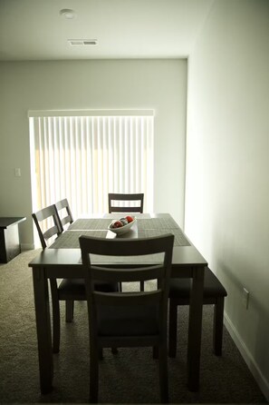 Dining - Cozy Family Home

 (Vancouver)