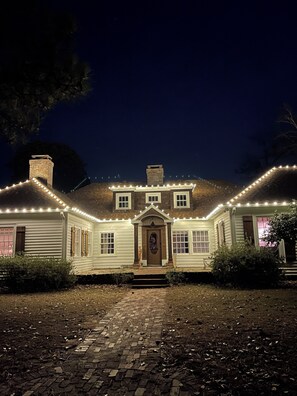 Exterior - Spacious 6-bedroom country house in lovely Ellerbe on 55 private acres of forest (Ellerbe)