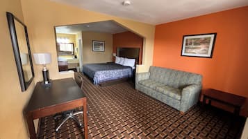 Single Room, 1 King Bed | Desk, laptop workspace, blackout drapes, soundproofing