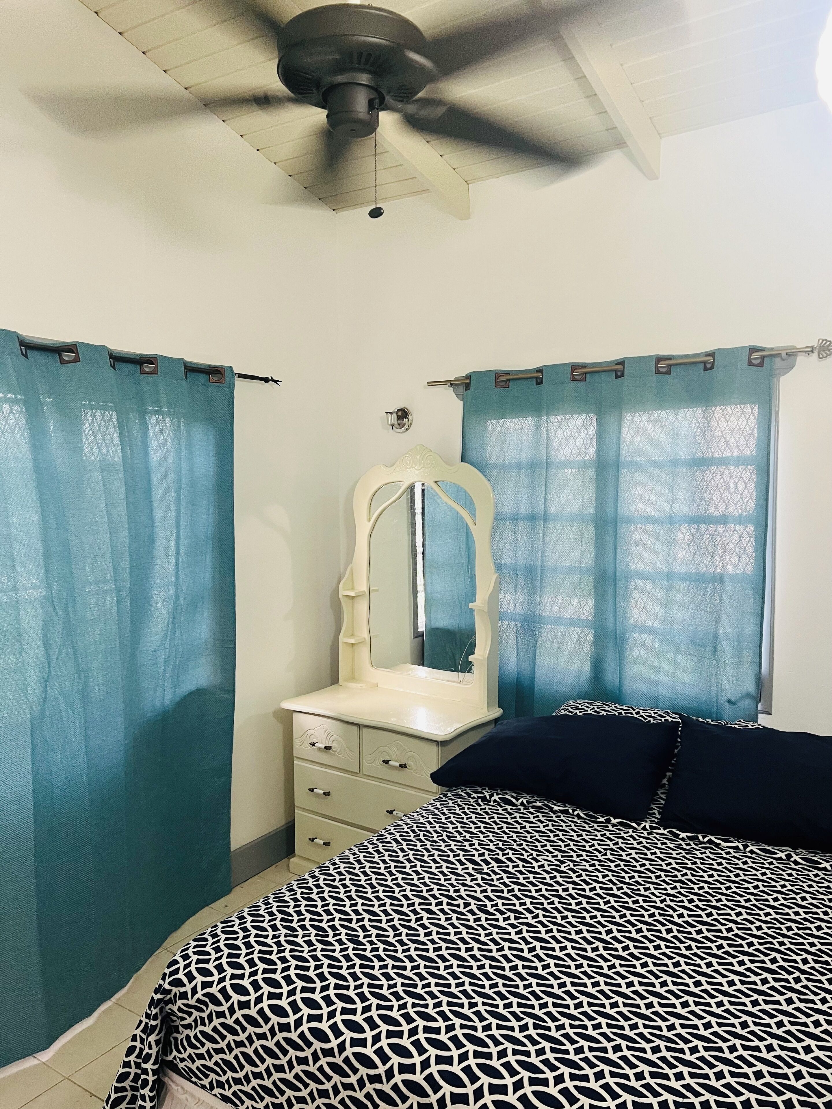 3 soverom, strykejern/-brett, wi-fi og sengetøy