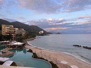 Beach - Luxurious Studio in resort with WiFi, fitness room in soothing Puerto Vallarta,  (Puerto Vallarta)