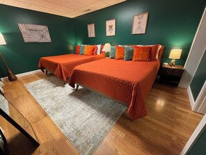 4 Schlafzimmer, Schreibtisch, Bügeleisen/Bügelbrett, Reisekinderbett