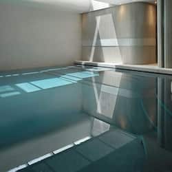 Indendørs pool, sæsonbestemt udendørs pool, gratis hytter, parasoller