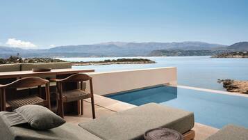 Minibar, in-room safe, desk, blackout drapes