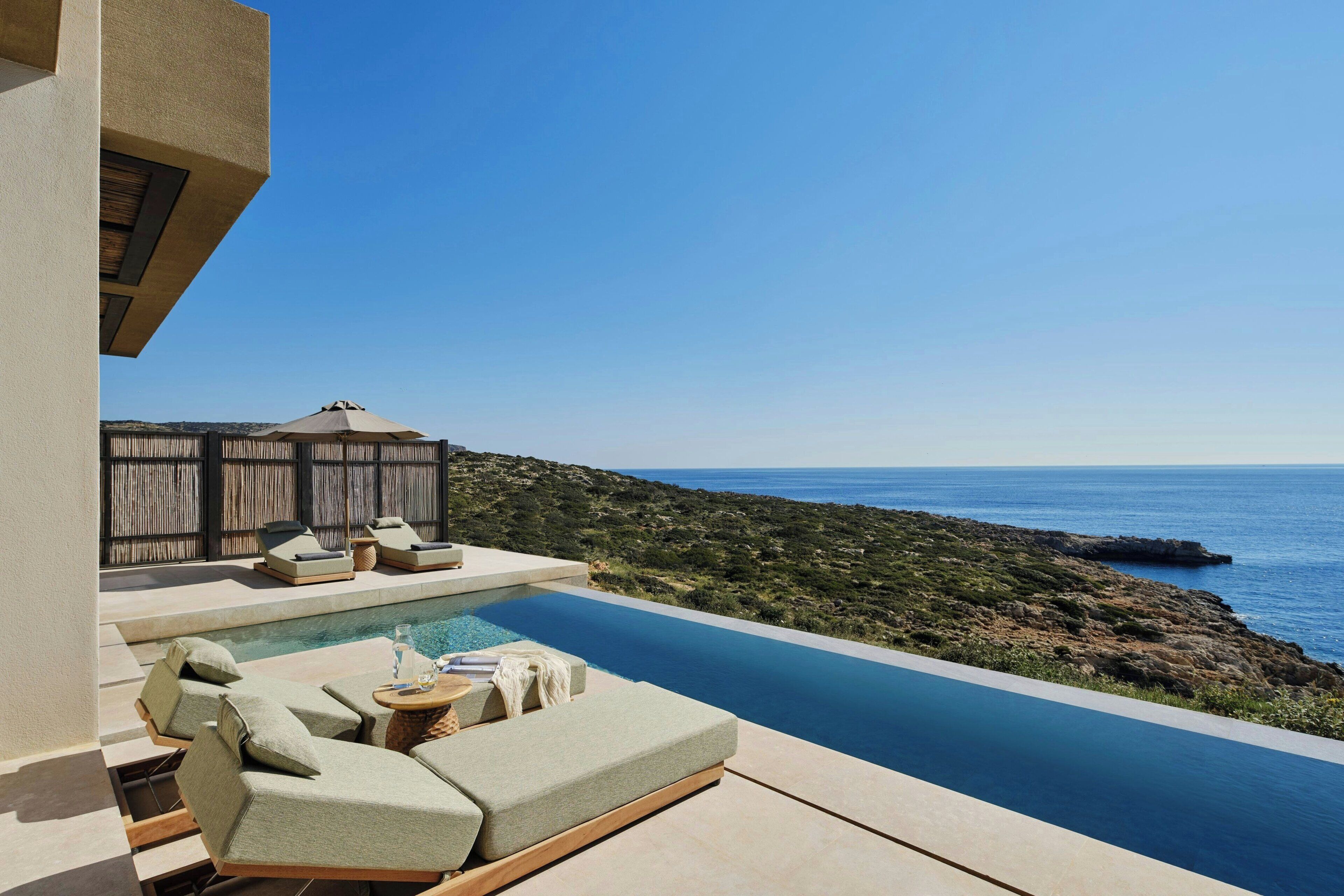 2-Level Villa, Sea View, Private Pool, Terrace | Uima-allas | Sisäuima-allas, kauden mukainen ulkouima-allas, ilmaisia cabañoita