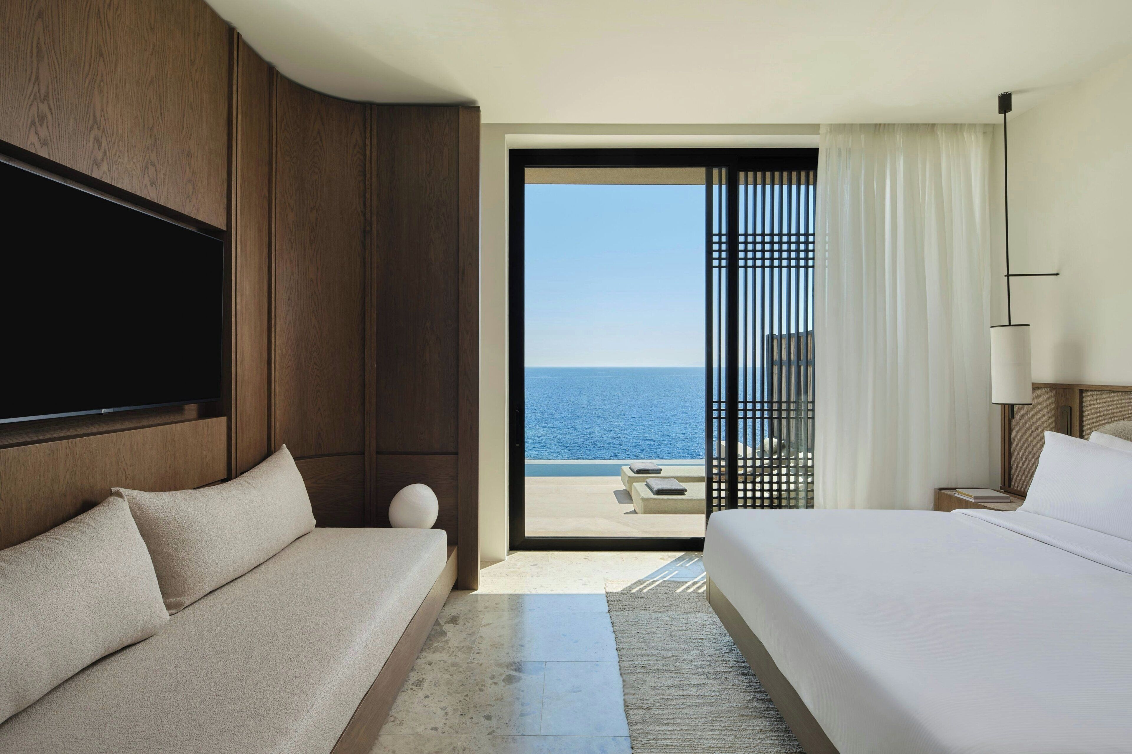 2-Level Villa, Sea View, Private Pool, Terrace | Minibar, caja de seguridad en la habitación y escritorio 