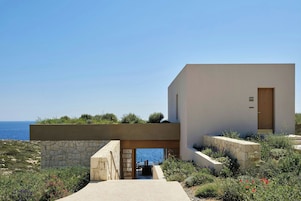 2-Level Villa, Sea View, Private Pool, Terrace | Servicios del alojamiento