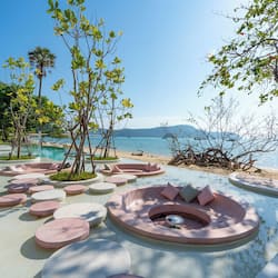 2 outdoor pools, free pool cabanas, pool loungers