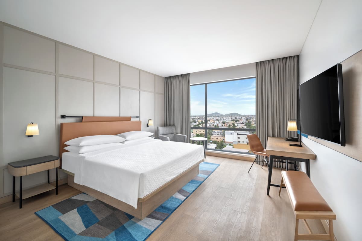 行政套房, 1 张特大床, 城市景观 | 高档床上用品、羽绒被、Select Comfort 床、迷你吧