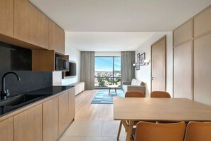 Suite – executive, 1 kingsize-seng, byutsikt | Sengetøy av topp kvalitet, dundyner og senger med Select Comfort-madrass