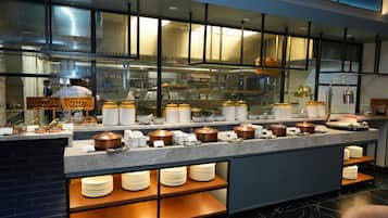 Petit déjeuner buffet servi les week-ends (824 INR par personne)