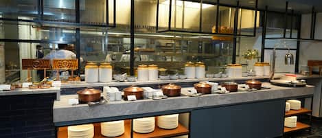 Frukostbuffé på helger (INR 824 per person)