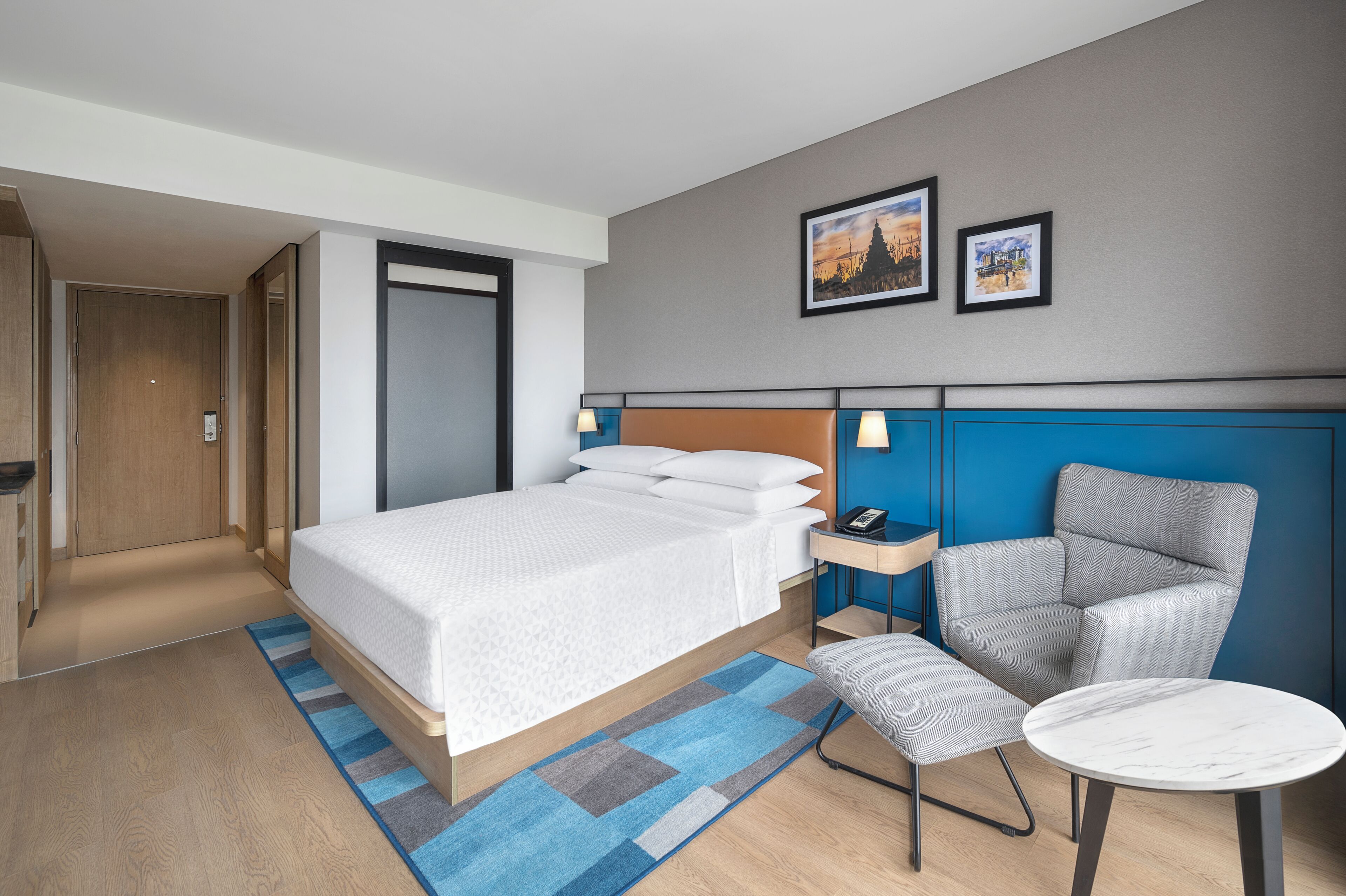 Deluxe Room, 1 King Bed, City View