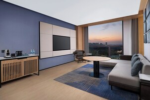 Sistema de insonorización, camas plegables/adicionales y ropa de cama 