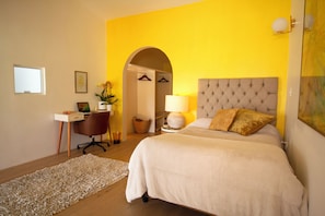 3 bedrooms, in-room safe, desk, free WiFi