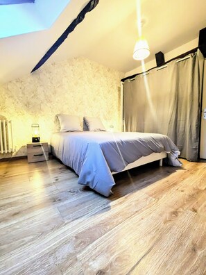 2 bedrooms, WiFi, bed sheets - "La Citadelle - Duplex with view of Château-fort (Sedan)