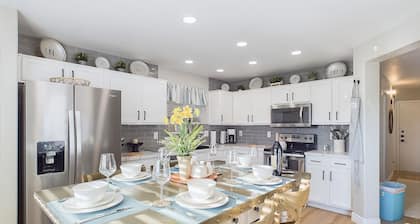 WOWZZZA! Remodeled 2025, SW YARD, Heated Pool Home, 5 STARS ABOVE THE REST!!
